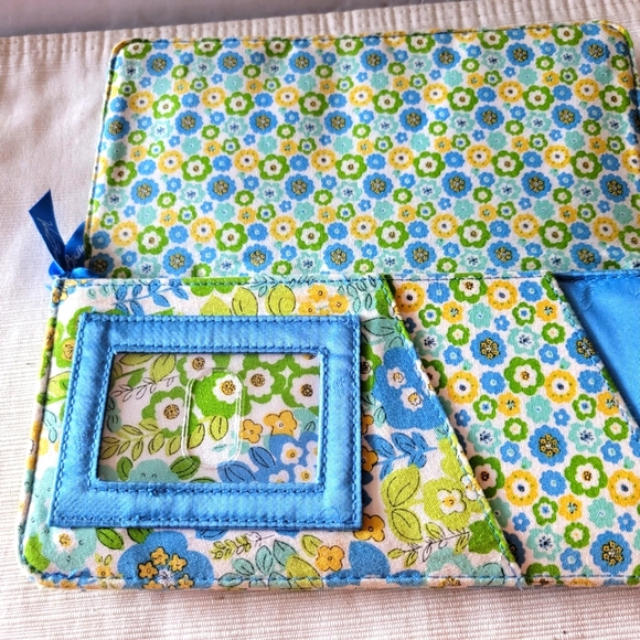 VERA Bradley Clutch wallet - Picture 3 of 8
